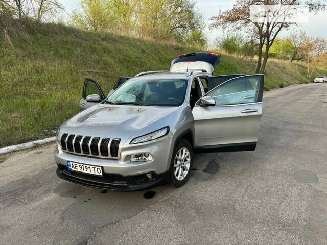 Сірий Джип Cherokee, об'ємом двигуна 2.36 л та пробігом 92 тис. км за 13800 $, фото 5 на Automoto.ua