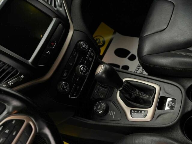 Серый Джип Чероки, объемом двигателя 2.4 л и пробегом 173 тыс. км за 16000 $, фото 13 на Automoto.ua