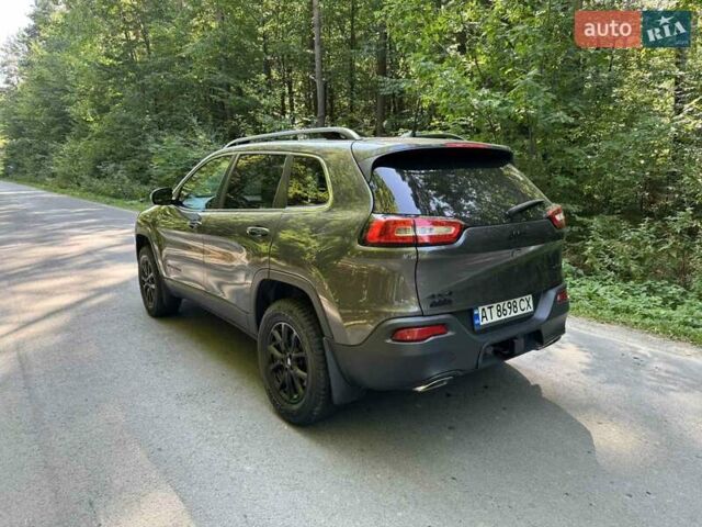 Серый Джип Чероки, объемом двигателя 3.24 л и пробегом 128 тыс. км за 16200 $, фото 2 на Automoto.ua