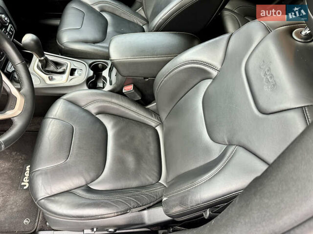 Джип Cherokee 2017 у Вінниці на Automoto.ua Сірий Джип Cherokee, об'ємом двигуна 2.4 л та пробігом 136 тис. км за 16777 $, фото 52 на Automoto.ua