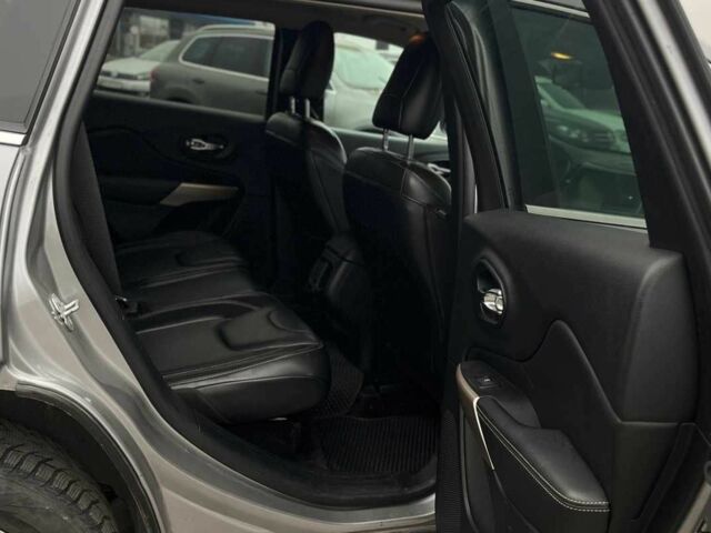 Серый Джип Чероки, объемом двигателя 2.4 л и пробегом 173 тыс. км за 16000 $, фото 21 на Automoto.ua