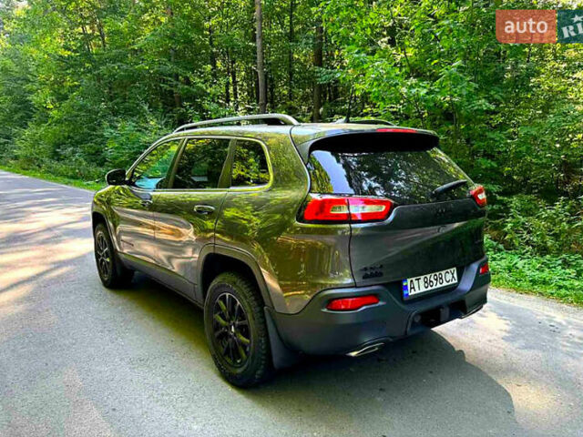 Серый Джип Чероки, объемом двигателя 3.24 л и пробегом 133 тыс. км за 15000 $, фото 1 на Automoto.ua