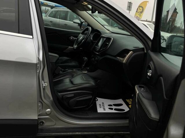 Серый Джип Чероки, объемом двигателя 2.4 л и пробегом 173 тыс. км за 16000 $, фото 11 на Automoto.ua