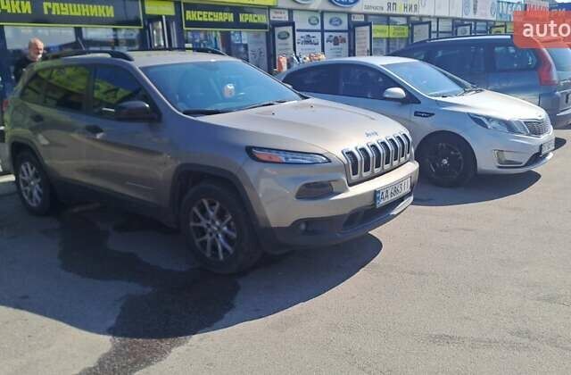 Сірий Джип Cherokee, об'ємом двигуна 2.4 л та пробігом 130 тис. км за 16300 $, фото 4 на Automoto.ua