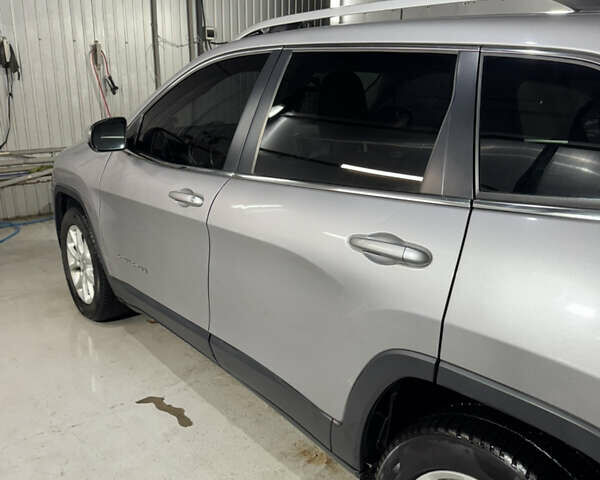 Серый Джип Чероки, объемом двигателя 2.36 л и пробегом 148 тыс. км за 11800 $, фото 9 на Automoto.ua