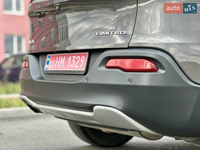 Джип Cherokee 2017 у Вінниці на Automoto.ua Сірий Джип Cherokee, об'ємом двигуна 2.4 л та пробігом 136 тис. км за 16777 $, фото 16 на Automoto.ua