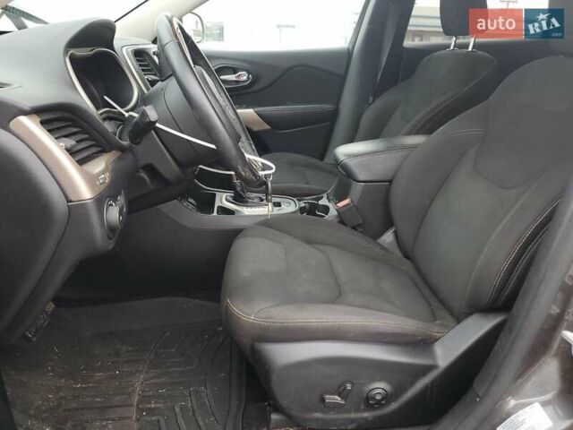 Сірий Джип Cherokee, об'ємом двигуна 2.36 л та пробігом 120 тис. км за 2800 $, фото 6 на Automoto.ua