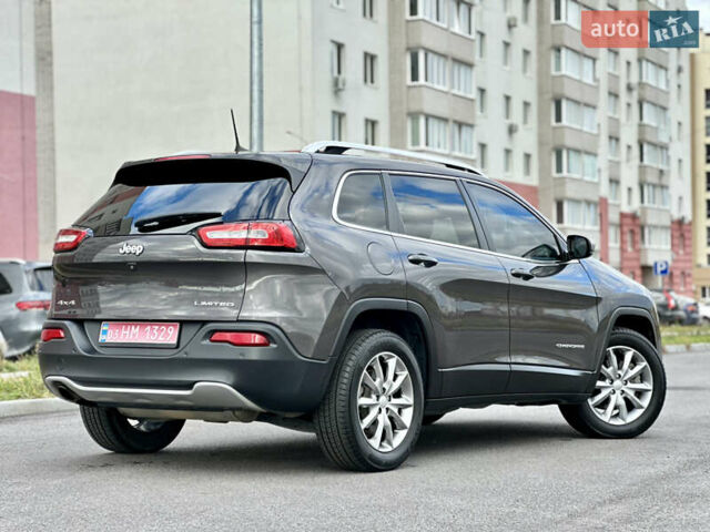 Джип Cherokee 2017 у Вінниці на Automoto.ua Сірий Джип Cherokee, об'ємом двигуна 2.4 л та пробігом 136 тис. км за 16777 $, фото 19 на Automoto.ua