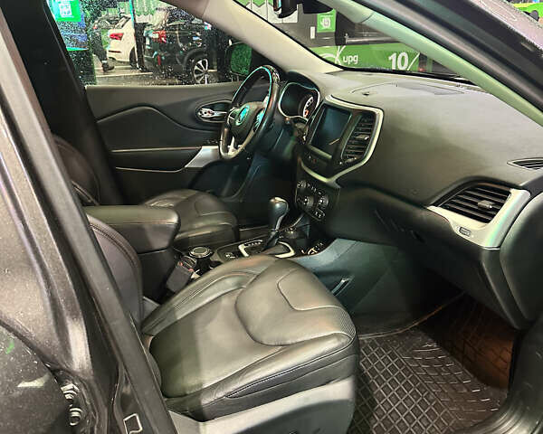 Серый Джип Чероки, объемом двигателя 3.24 л и пробегом 201 тыс. км за 16300 $, фото 86 на Automoto.ua