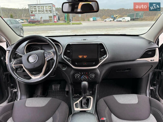 Серый Джип Чероки, объемом двигателя 2.4 л и пробегом 180 тыс. км за 13650 $, фото 15 на Automoto.ua