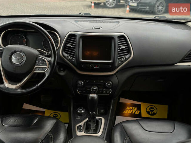 Серый Джип Чероки, объемом двигателя 2.4 л и пробегом 173 тыс. км за 16000 $, фото 8 на Automoto.ua