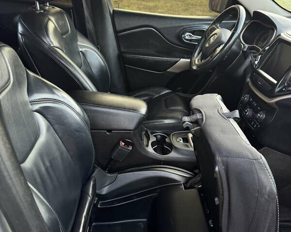 Серый Джип Чероки, объемом двигателя 3.24 л и пробегом 144 тыс. км за 17000 $, фото 24 на Automoto.ua