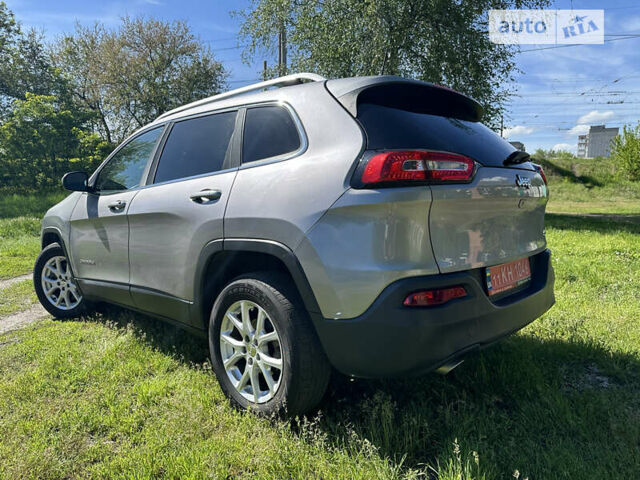 Сірий Джип Cherokee, об'ємом двигуна 2.4 л та пробігом 123 тис. км за 12950 $, фото 6 на Automoto.ua