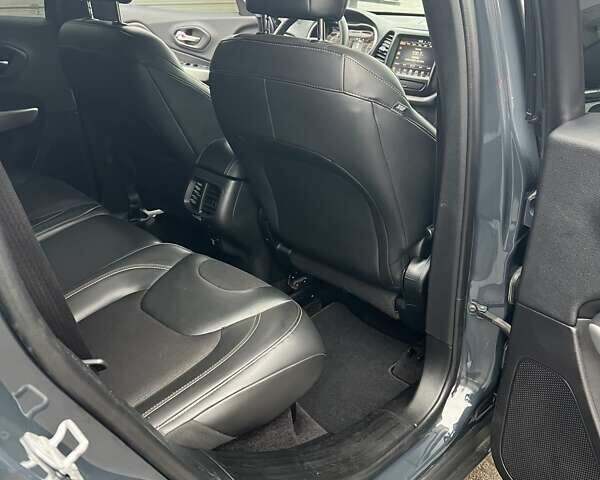 Сірий Джип Cherokee, об'ємом двигуна 2.36 л та пробігом 100 тис. км за 14000 $, фото 10 на Automoto.ua