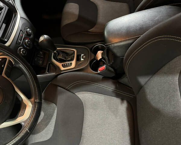 Серый Джип Чероки, объемом двигателя 2.36 л и пробегом 148 тыс. км за 11800 $, фото 16 на Automoto.ua