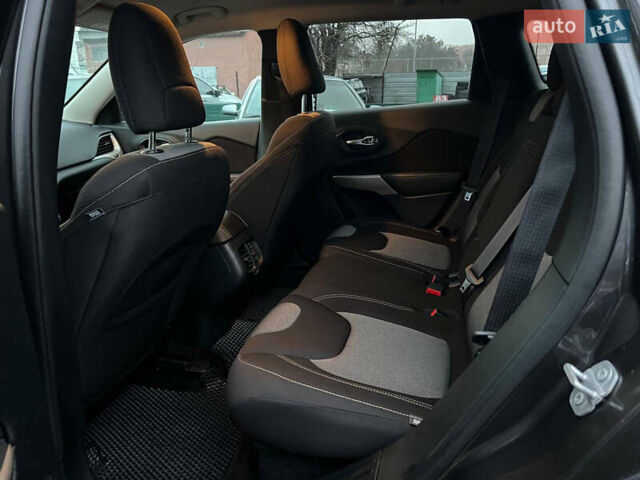 Серый Джип Чероки, объемом двигателя 3.24 л и пробегом 106 тыс. км за 14700 $, фото 13 на Automoto.ua