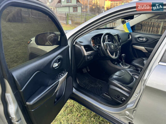 Серый Джип Чероки, объемом двигателя 3.24 л и пробегом 144 тыс. км за 17000 $, фото 30 на Automoto.ua