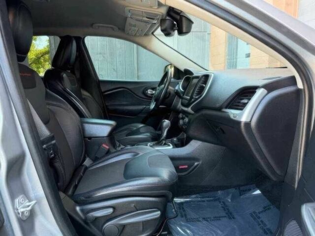 Серый Джип Чероки, объемом двигателя 3.2 л и пробегом 88 тыс. км за 4000 $, фото 14 на Automoto.ua