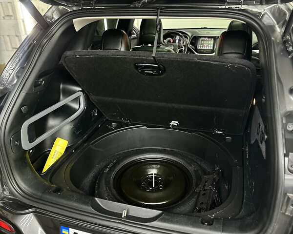 Серый Джип Чероки, объемом двигателя 3.24 л и пробегом 201 тыс. км за 16300 $, фото 111 на Automoto.ua