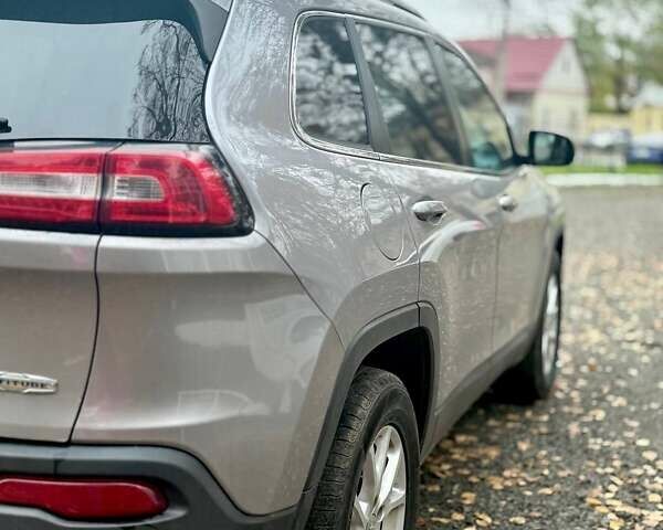 Серый Джип Чероки, объемом двигателя 2.36 л и пробегом 137 тыс. км за 14500 $, фото 15 на Automoto.ua