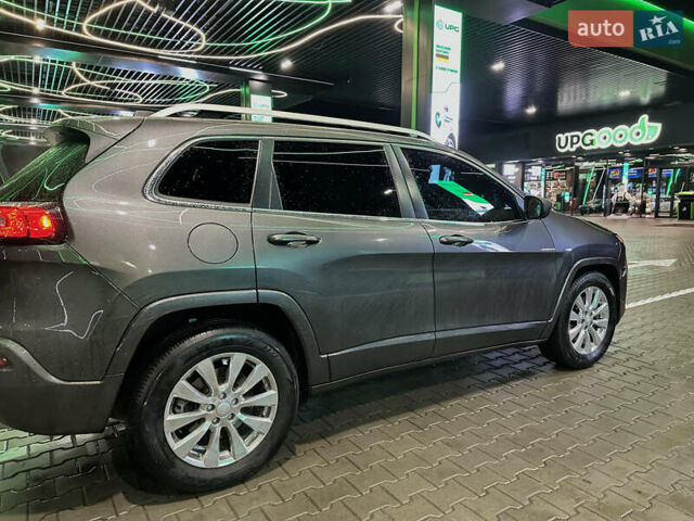 Серый Джип Чероки, объемом двигателя 3.24 л и пробегом 201 тыс. км за 16300 $, фото 41 на Automoto.ua