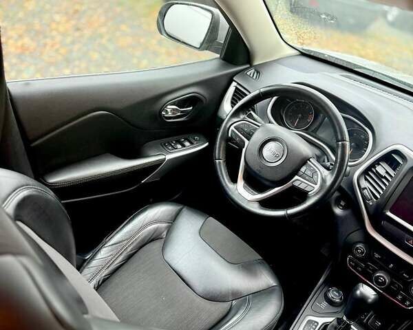 Серый Джип Чероки, объемом двигателя 2.36 л и пробегом 137 тыс. км за 14500 $, фото 16 на Automoto.ua