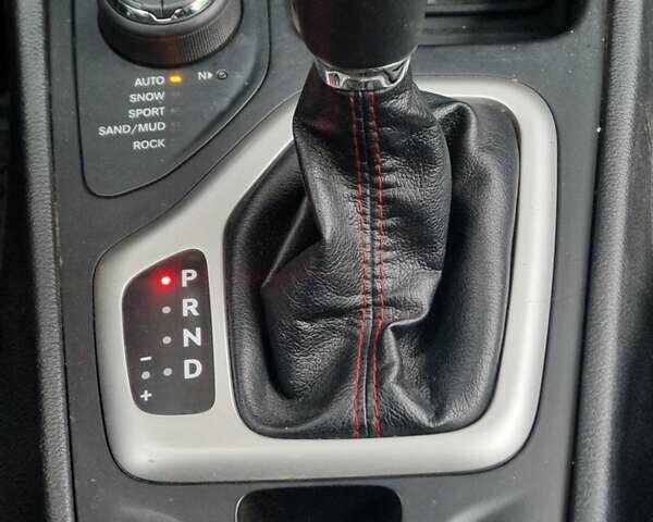 Сірий Джип Cherokee, об'ємом двигуна 2.4 л та пробігом 117 тис. км за 17000 $, фото 26 на Automoto.ua