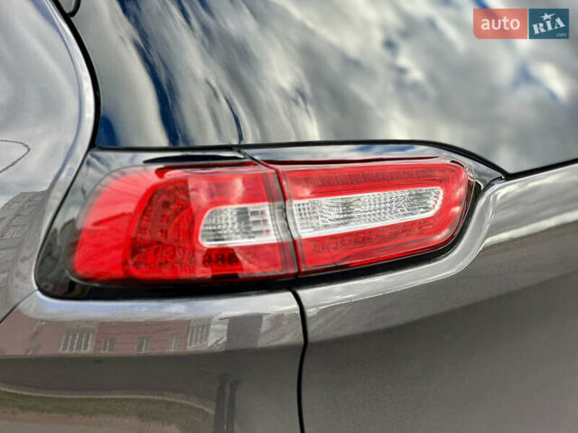 Джип Cherokee 2017 у Вінниці на Automoto.ua Сірий Джип Cherokee, об'ємом двигуна 2.4 л та пробігом 136 тис. км за 16777 $, фото 24 на Automoto.ua
