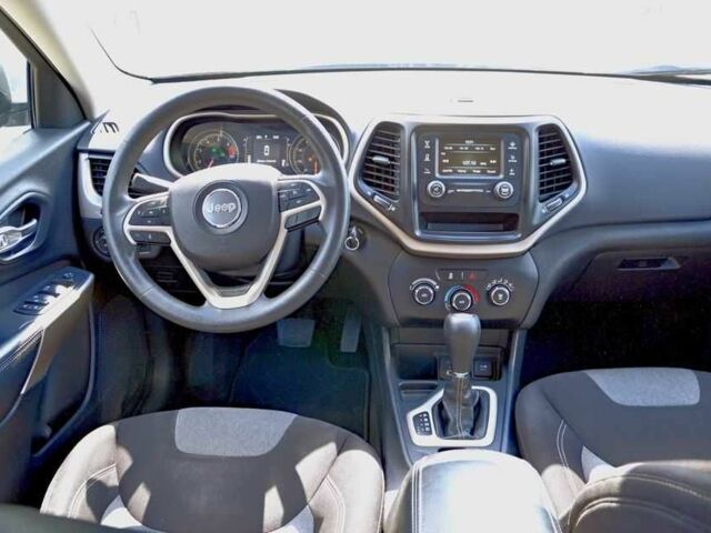 Джип Чероки 2017 в Киеве на Automoto.ua Серый Джип Чероки, объемом двигателя 2.4 л и пробегом 104 тыс. км за 11000 $, фото 5 на Automoto.ua