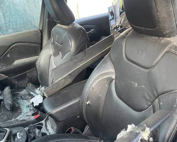 Сірий Джип Cherokee, об'ємом двигуна 2.36 л та пробігом 126 тис. км за 6000 $, фото 7 на Automoto.ua