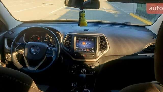 Серый Джип Чероки, объемом двигателя 2.36 л и пробегом 178 тыс. км за 15600 $, фото 5 на Automoto.ua
