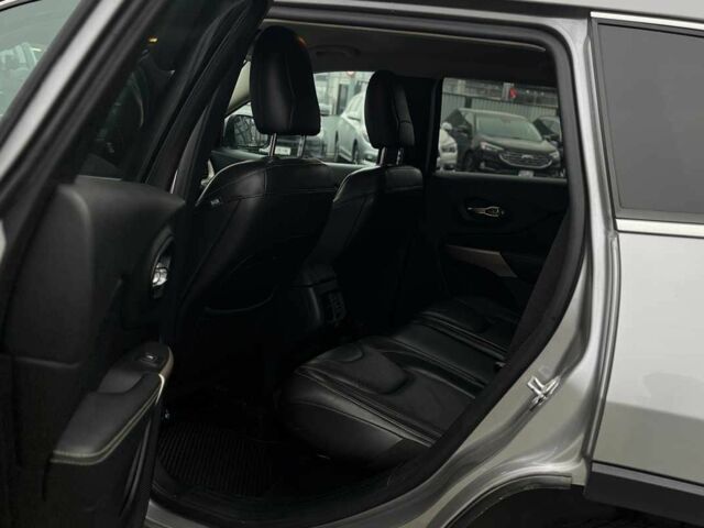 Серый Джип Чероки, объемом двигателя 2.4 л и пробегом 173 тыс. км за 16000 $, фото 19 на Automoto.ua