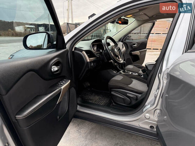 Серый Джип Чероки, объемом двигателя 2.4 л и пробегом 180 тыс. км за 13650 $, фото 17 на Automoto.ua