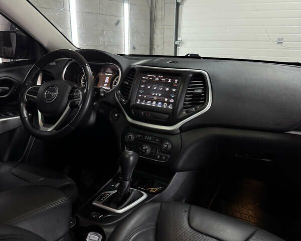 Серый Джип Чероки, объемом двигателя 3.24 л и пробегом 201 тыс. км за 16300 $, фото 123 на Automoto.ua