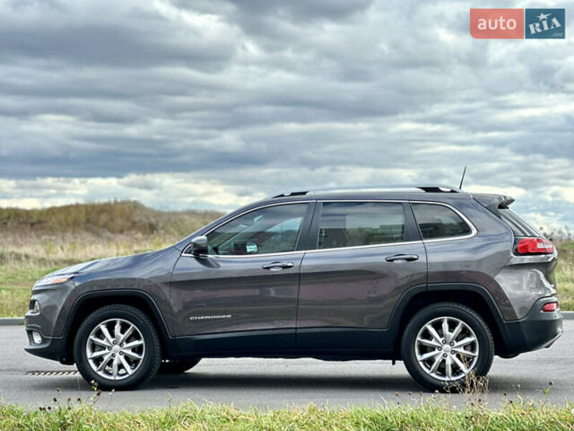 Джип Cherokee 2017 у Вінниці на Automoto.ua Сірий Джип Cherokee, об'ємом двигуна 2.4 л та пробігом 136 тис. км за 16777 $, фото 33 на Automoto.ua