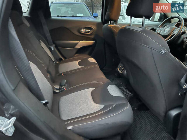 Серый Джип Чероки, объемом двигателя 3.24 л и пробегом 106 тыс. км за 14700 $, фото 12 на Automoto.ua