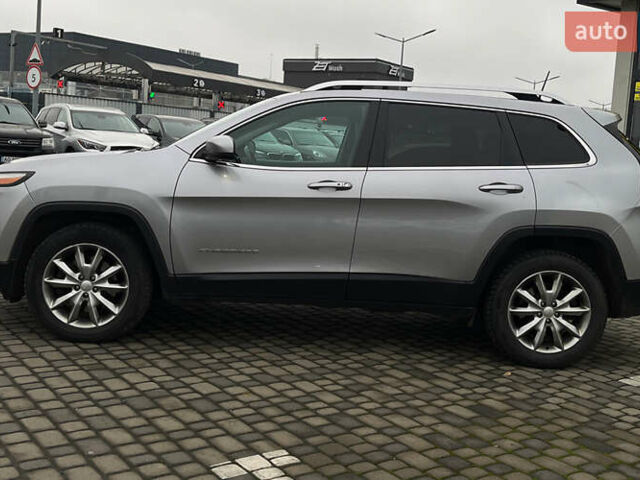 Серый Джип Чероки, объемом двигателя 2.4 л и пробегом 173 тыс. км за 16000 $, фото 3 на Automoto.ua