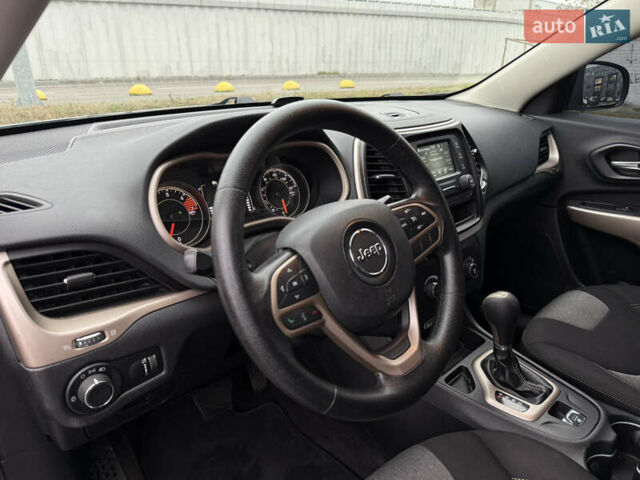 Сірий Джип Cherokee, об'ємом двигуна 2.36 л та пробігом 140 тис. км за 12500 $, фото 19 на Automoto.ua