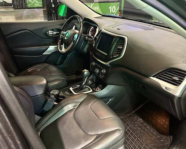 Серый Джип Чероки, объемом двигателя 3.24 л и пробегом 201 тыс. км за 16300 $, фото 78 на Automoto.ua