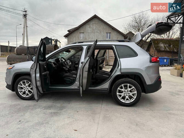 Серый Джип Чероки, объемом двигателя 2.4 л и пробегом 180 тыс. км за 13650 $, фото 10 на Automoto.ua