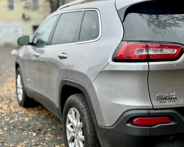 Серый Джип Чероки, объемом двигателя 2.36 л и пробегом 137 тыс. км за 14500 $, фото 9 на Automoto.ua