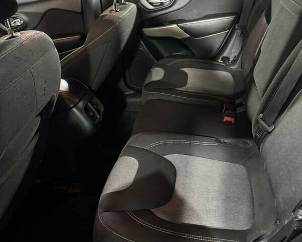 Серый Джип Чероки, объемом двигателя 2.36 л и пробегом 148 тыс. км за 11800 $, фото 13 на Automoto.ua