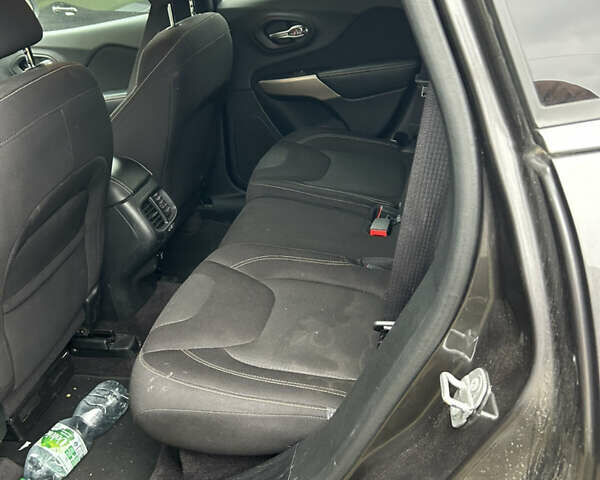 Серый Джип Чероки, объемом двигателя 2.36 л и пробегом 119 тыс. км за 13916 $, фото 2 на Automoto.ua