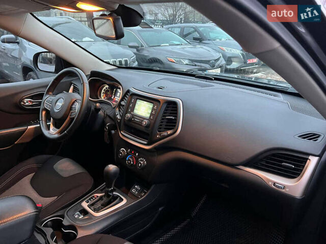 Серый Джип Чероки, объемом двигателя 3.24 л и пробегом 106 тыс. км за 14700 $, фото 15 на Automoto.ua