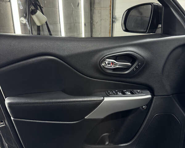 Серый Джип Чероки, объемом двигателя 3.24 л и пробегом 201 тыс. км за 16300 $, фото 127 на Automoto.ua