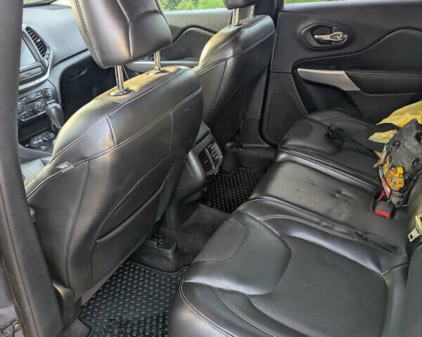 Серый Джип Чероки, объемом двигателя 2.36 л и пробегом 140 тыс. км за 16300 $, фото 13 на Automoto.ua