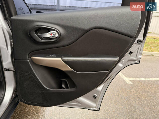 Сірий Джип Cherokee, об'ємом двигуна 2.36 л та пробігом 140 тис. км за 12500 $, фото 30 на Automoto.ua