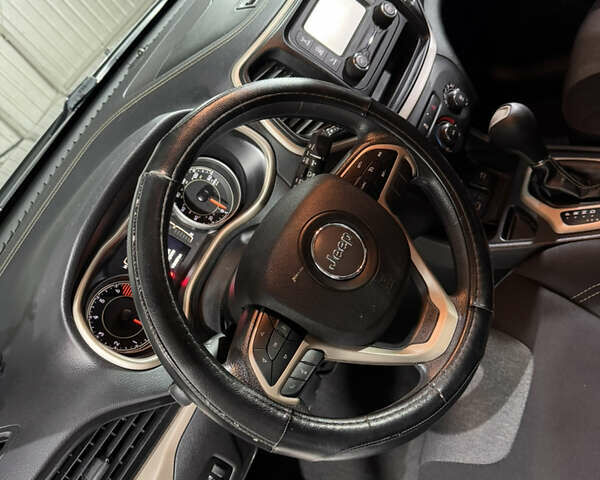 Серый Джип Чероки, объемом двигателя 2.36 л и пробегом 148 тыс. км за 11800 $, фото 15 на Automoto.ua