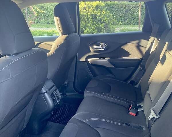 Сірий Джип Cherokee, об'ємом двигуна 2.36 л та пробігом 139 тис. км за 13500 $, фото 9 на Automoto.ua