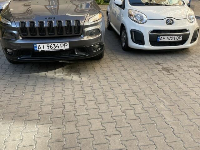 Серый Джип Чероки, объемом двигателя 3.2 л и пробегом 115 тыс. км за 15400 $, фото 4 на Automoto.ua